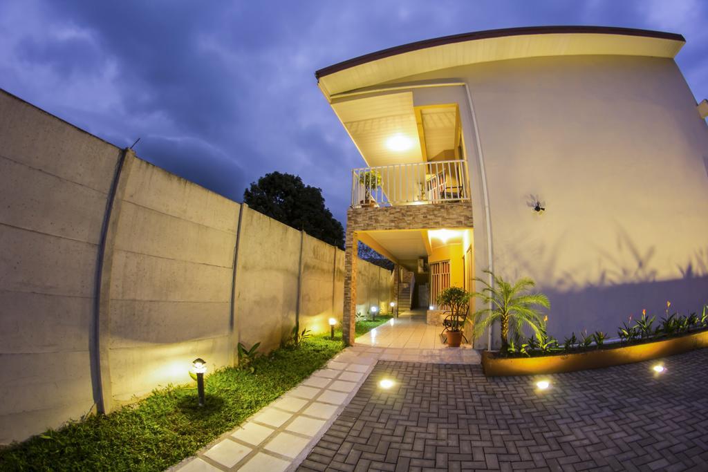 Apartamentos Valle Del Volcan La Fortuna Luaran gambar